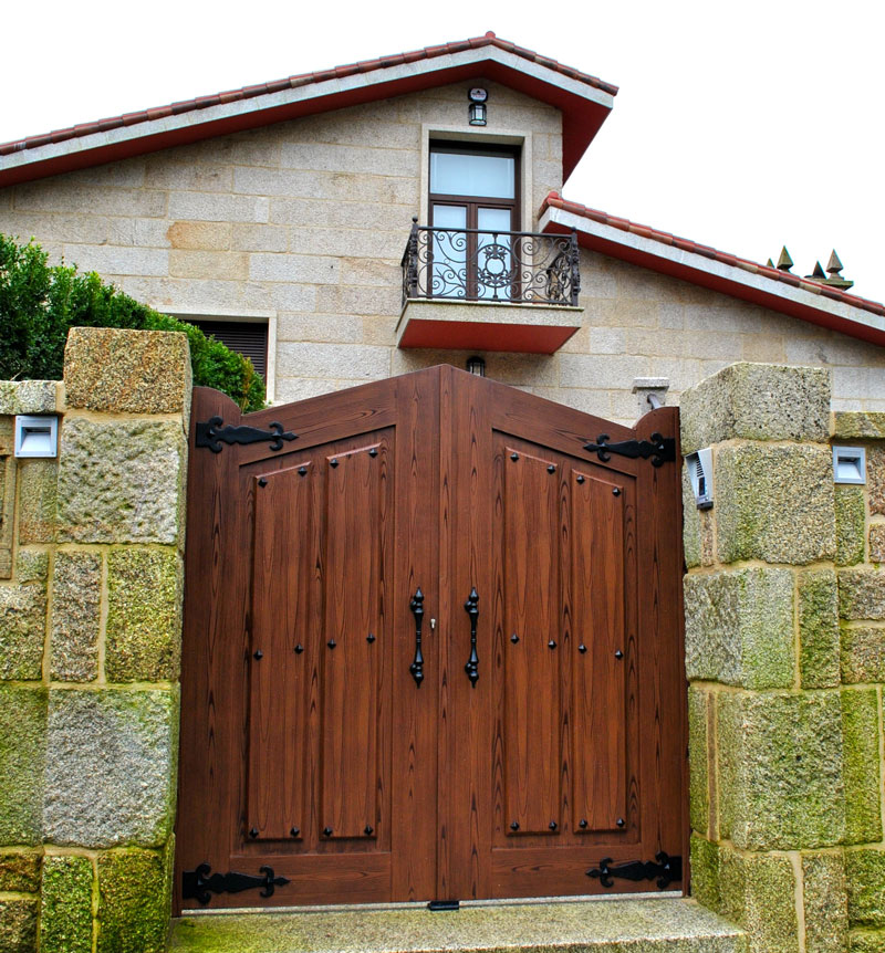 Puerta entrada de aluminio imitación madera